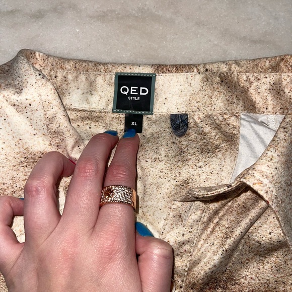 Men’s QED Golf Polo - Picture 4 of 4